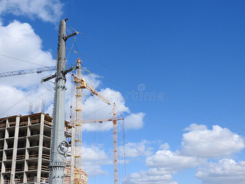Construction site cranes, work on the construction of the house royalty free stock images Construction site cranes, work on the construction of the house royalty free stock images