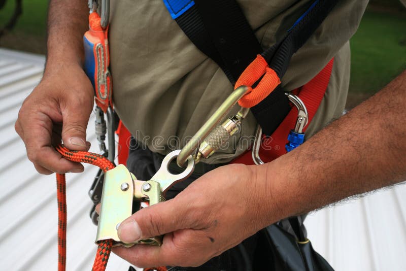 https://thumbs.dreamstime.com/b/construction-worker-inspection-maintenance-services-safety-rope-crap-equipment-device-connected-locking-karabiner-access-155568212.jpg