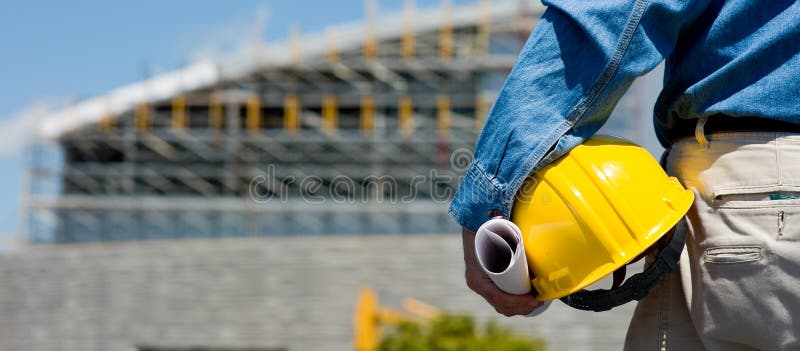 Stavebný pracovník alebo majster na stavbe pozorovať priebeh výstavby zamestnanie, alebo projektu, s kopírovať priestor.