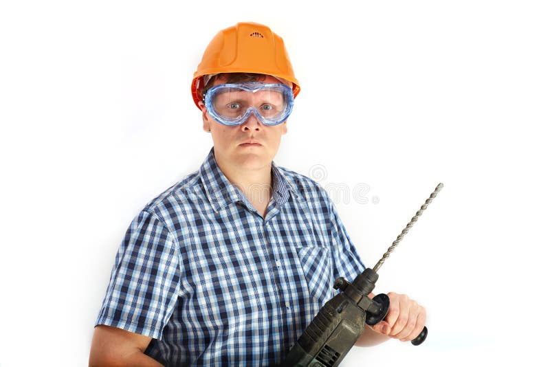 Constructor en un casco y los vidrios que celebran un taladro imágenes de archivo libres de regalías