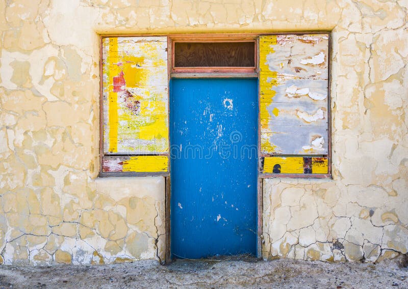 Construção abandonada velha na junção do Vale da Morte foto de stock royalty free Construção abandonada velha na junção do Vale da Morte foto de stock royalty free
