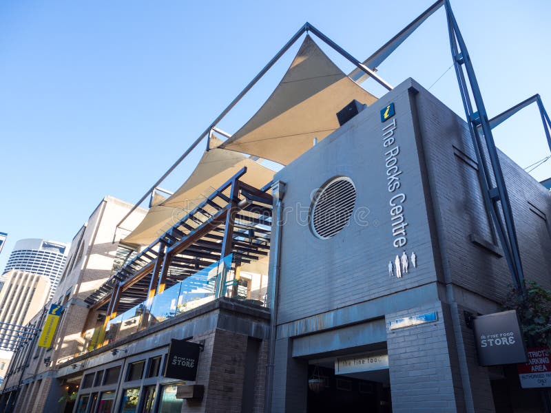 A construção da fachada do centro das rochas é forma, acessórios, alimento e doces do achado da variedade em Sydney CBD foto de stock A construção da fachada do centro das rochas é forma, acessórios, alimento e doces do achado da variedade em Sydney CBD foto de stock