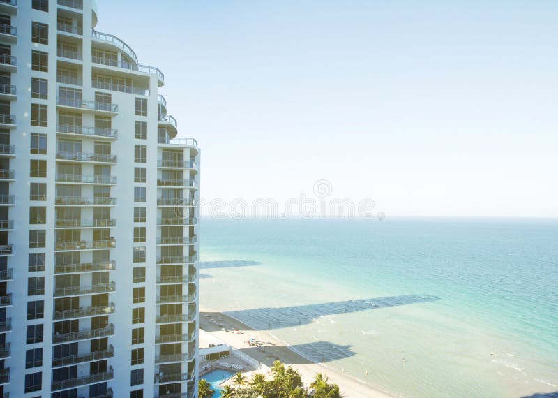 Construção do condomínio em Miami Beach, Florida imagens de stock Construção do condomínio em Miami Beach, Florida imagens de stock
