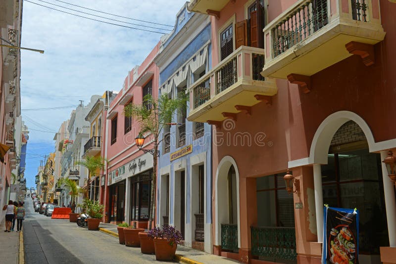 Construção histórica em San Juan velho, Porto Rico imagem de stock Construção histórica em San Juan velho, Porto Rico imagem de stock