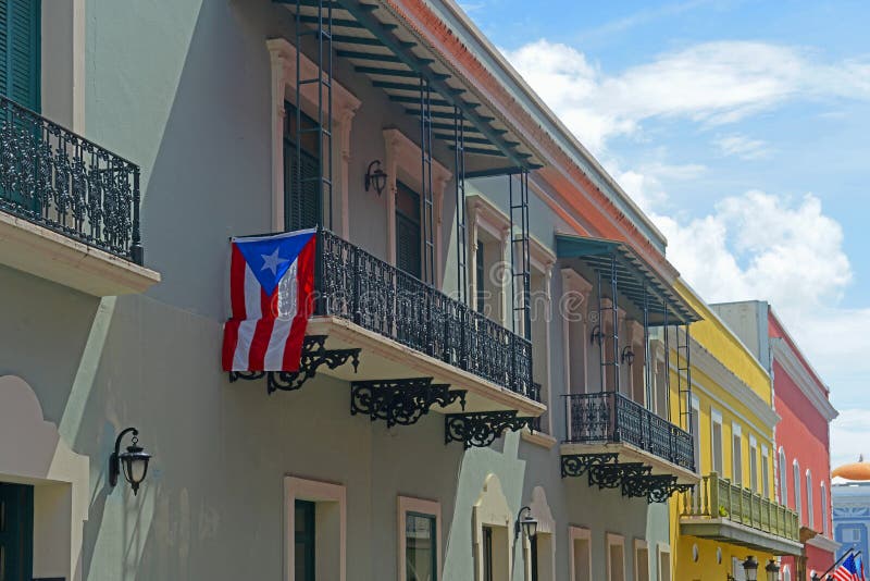 Construção histórica em San Juan velho, Porto Rico fotos de stock Construção histórica em San Juan velho, Porto Rico fotos de stock