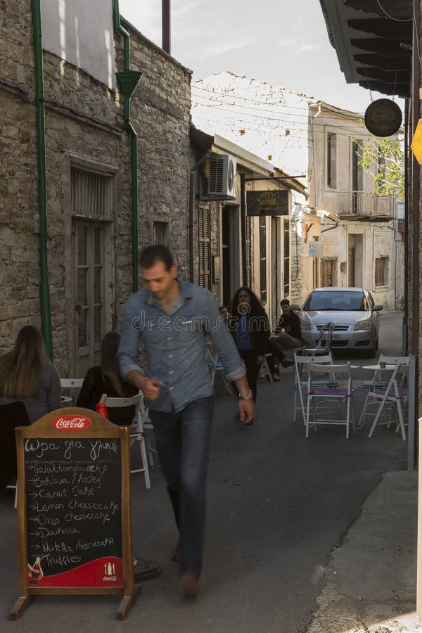 Construção tradicional e rua em Chipre fotos de stock