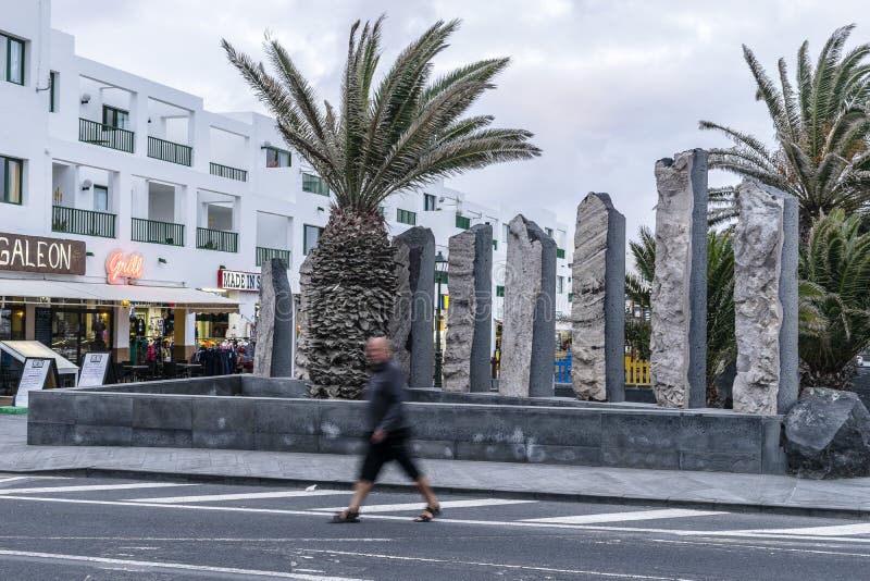 Edifício e rua tradicionais em Teguise foto de stock