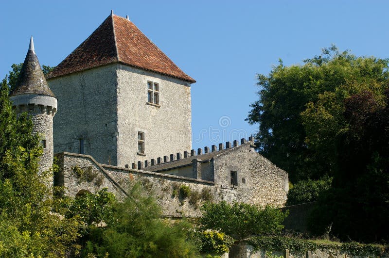 Construções rurais francesas bonitas na região de Indre foto de stock Construções rurais francesas bonitas na região de Indre foto de stock
