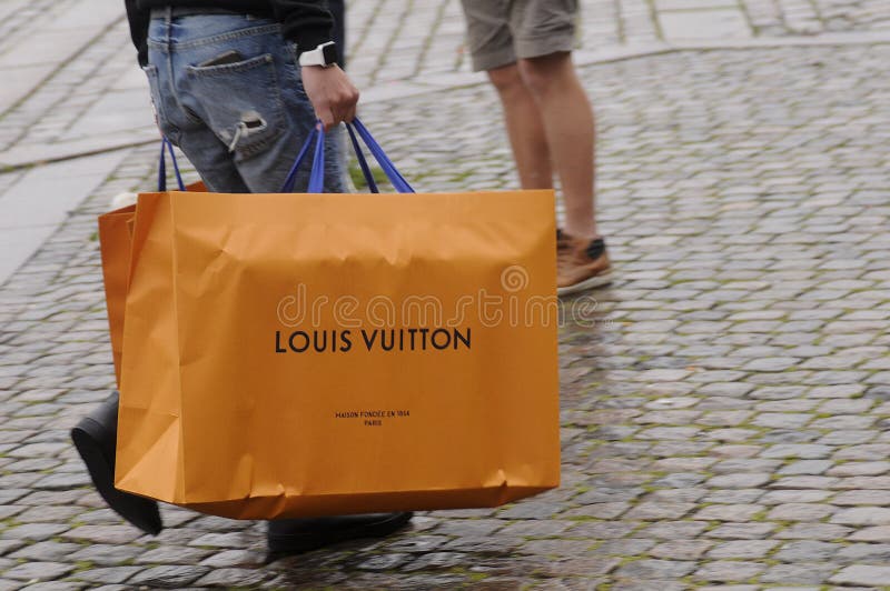Consumer with Louis Vuitton Shopping Bags Editorial Stock Image - Image of  danmark, shopping: 96518004