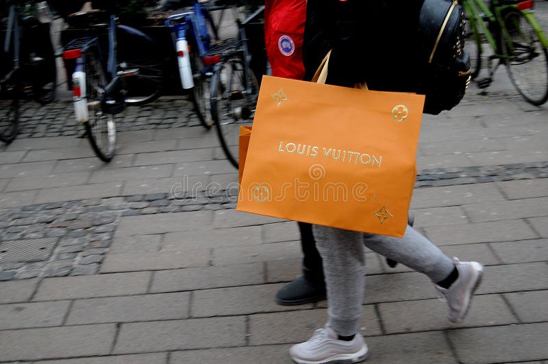CONSUMERS WITH LOUIS VUITTON SHOPPING BAGS Editorial Stock Image - Image of news, finance: 107741609