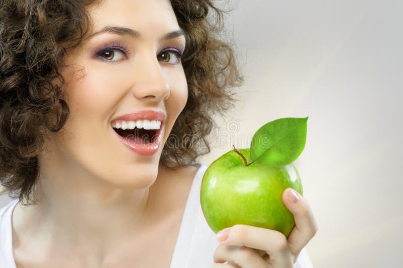 Consumición del alimento sano imágenes de archivo libres de regalías Consumición del alimento sano imágenes de archivo libres de regalías