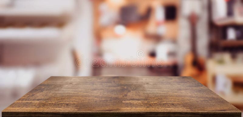 Contador de madeira da tabela da perspectiva no escritório domiciliário Tabletop de madeira vazio com fundo borrado do local de t