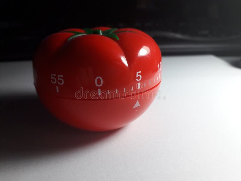 Contador de tiempo de Pomodoro - contador de tiempo formado tomate mecánico de la cocina para cocinar o estudiar foto de archivo Contador de tiempo de Pomodoro - contador de tiempo formado tomate mecánico de la cocina para cocinar o estudiar foto de archivo