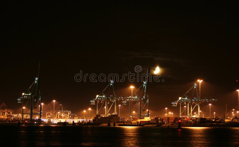 Containerterminal by night