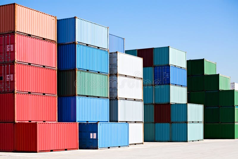 Contenedores del cargo en la terminal del puerto imágenes de archivo libres de regalías Contenedores del cargo en la terminal del puerto imágenes de archivo libres de regalías