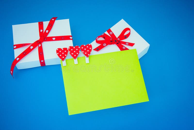 Contenitori e busta di regalo fotografia stock libera da diritti Contenitori e busta di regalo fotografia stock libera da diritti