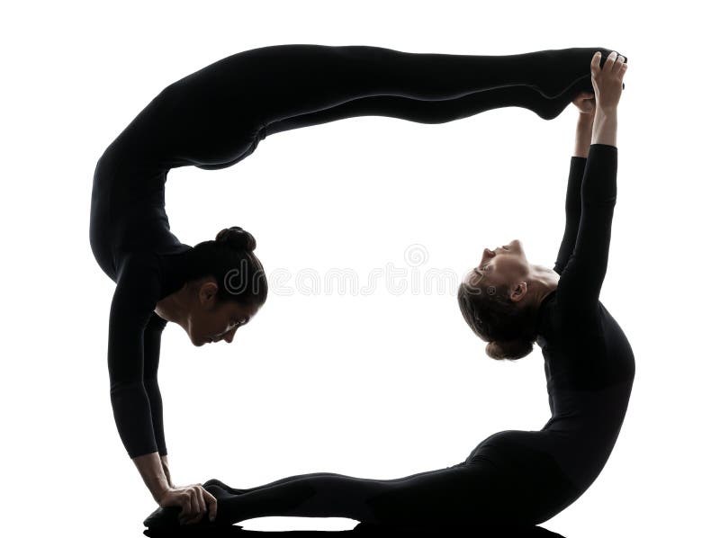 Contorcionista de duas mulheres que exercita a ioga ginástica imagem de stock royalty free