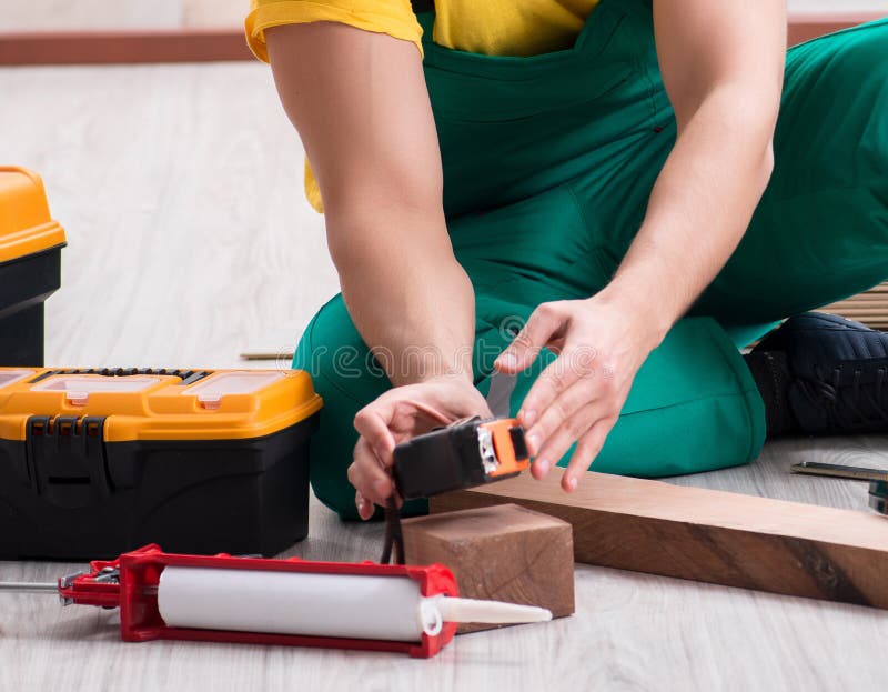 Contractor working on laminate wooden floor royalty free stock photos Contractor working on laminate wooden floor royalty free stock photos