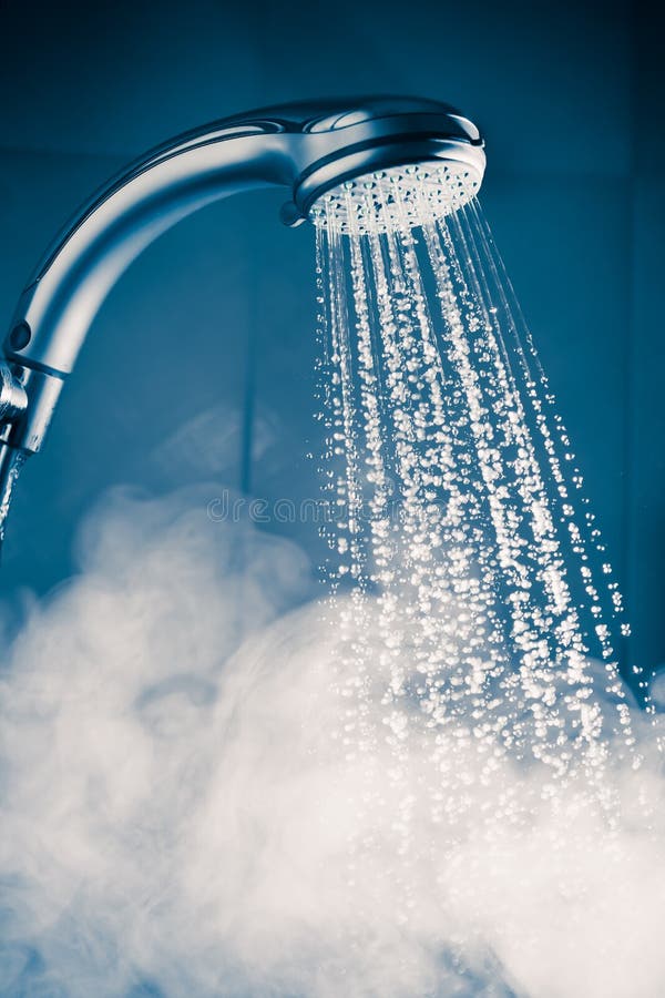 Contrastdouche met waterstroom royalty-vrije stock afbeeldingen Contrastdouche met waterstroom royalty-vrije stock afbeeldingen