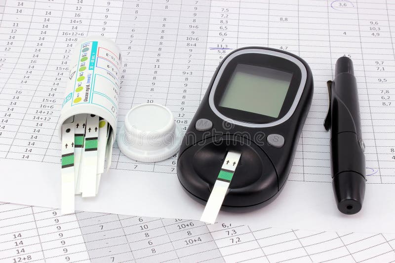 Controle van de niveaus van de bloedglucose royalty-vrije stock afbeeldingen Controle van de niveaus van de bloedglucose royalty-vrije stock afbeeldingen