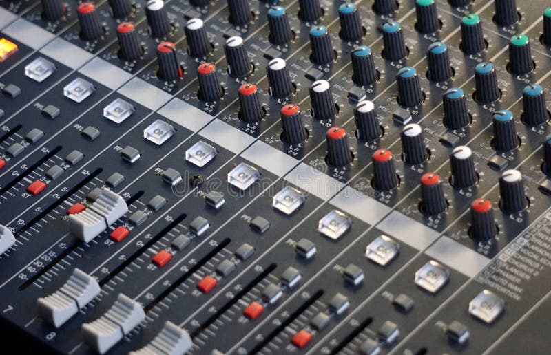 Controlli degli effetti della console audio immagini stock Controlli degli effetti della console audio immagini stock