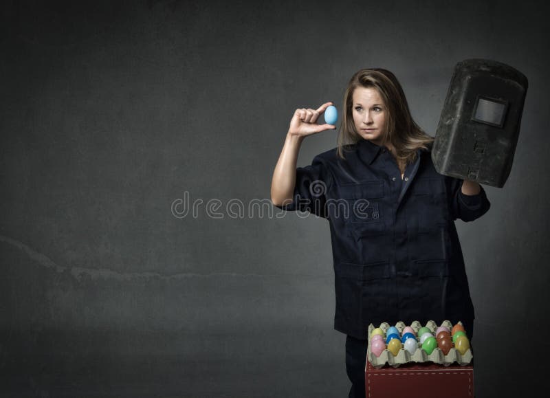 Download Controllo Delle Uova Di Pasqua Fotografia Stock - Immagine di fabbrica, ragazza: 56879882