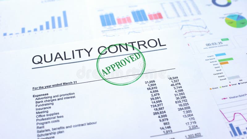 Controllo di qualità approvato, guarnizione timbrata sul documento ufficiale, progetto di affari illustrazione vettoriale