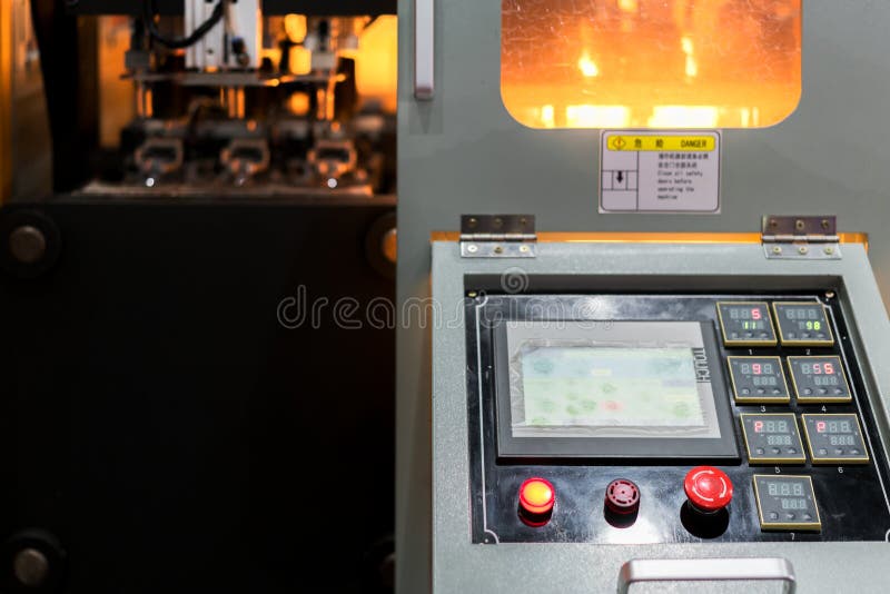 Controllo a macchina industriale programmando la tavola calda logica di controllo immagine stock libera da diritti Controllo a macchina industriale programmando la tavola calda logica di controllo immagine stock libera da diritti