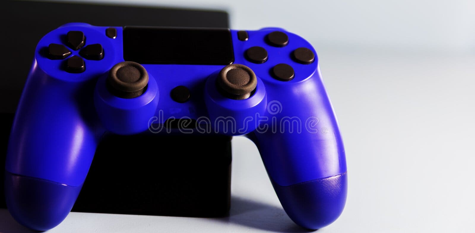 https://thumbs.dreamstime.com/b/controls-video-game-console-light-background-electronic-accessories-gaming-platform-wish-item-gamers-modern-wireless-216827376.jpg?w=1600