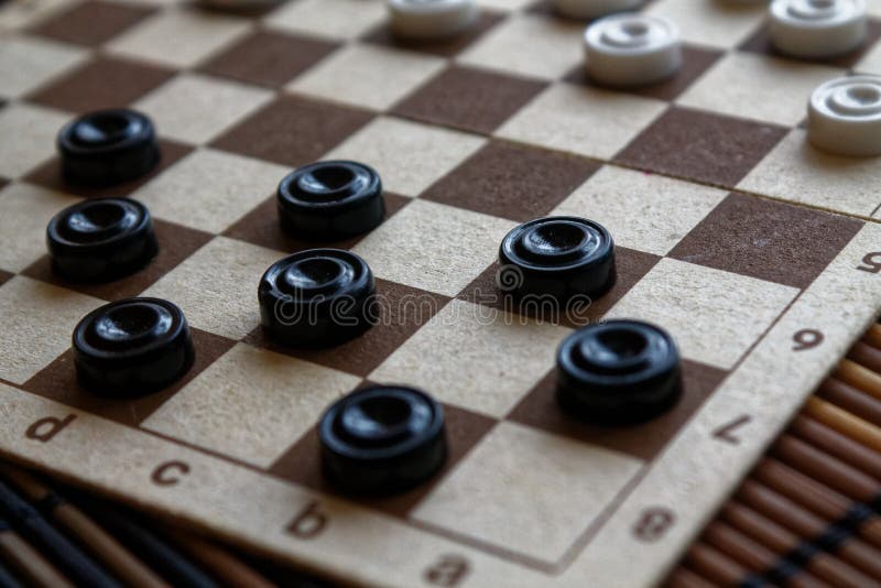 Contrôleurs dans le damier prêt pour jouer Concept de jeu Jeu de société passe-temps contrôleurs sur le terrain de jeu pour un je photo stock Contrôleurs dans le damier prêt pour jouer Concept de jeu Jeu de société passe-temps contrôleurs sur le terrain de jeu pour un je photo stock