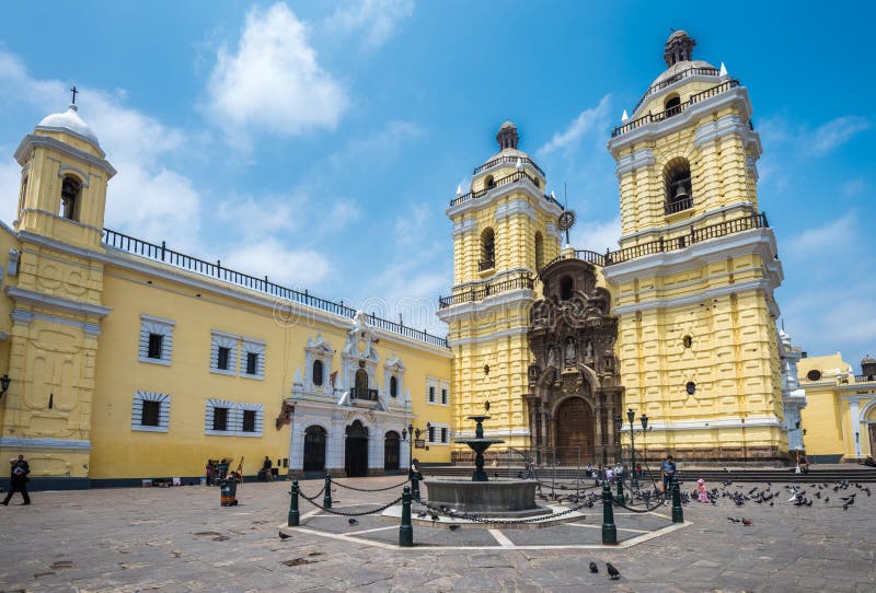 Convento de Сан-Франциско или монастырь Св.а Франциск Св. Франциск, Лима, Перу стоковые изображения rf Convento de Сан-Франциско или монастырь Св.а Франциск Св. Франциск, Лима, Перу стоковые изображения rf