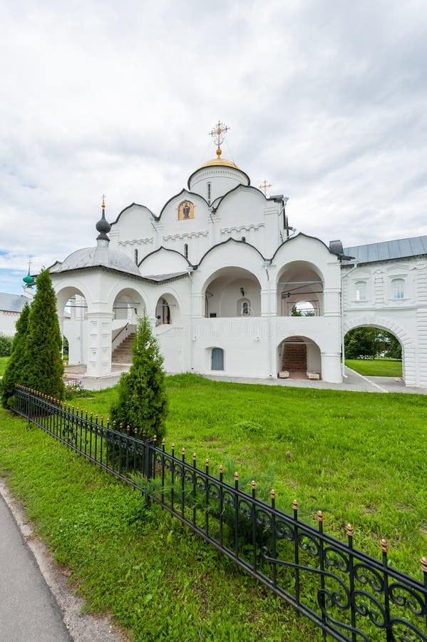 Convento dell'intercessione in Suzdal' fotografie stock libere da diritti Convento dell'intercessione in Suzdal' fotografie stock libere da diritti