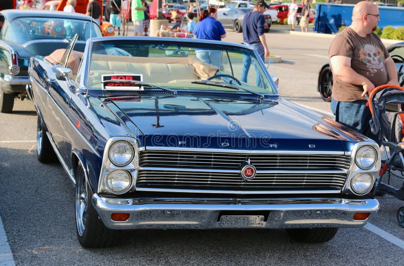 Convertible 1967 De Ford Galaxie 500 XL Imagem de Stock Editorial - Imagem  de excitamento, rodas: 41947889