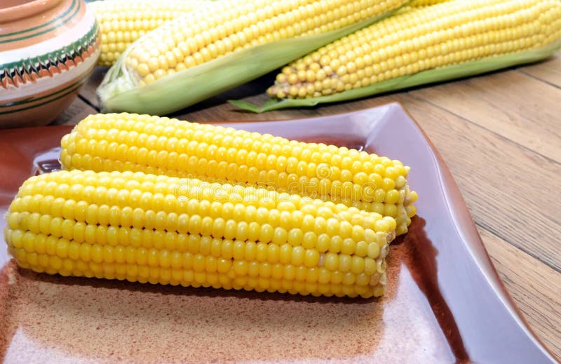 Cooked corn on the cob