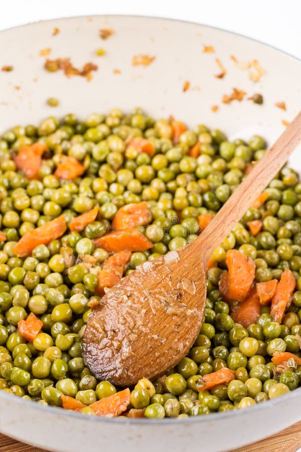 Cooked Green Peas And Chicken Liver With Cooked Macaroni Stock Photo