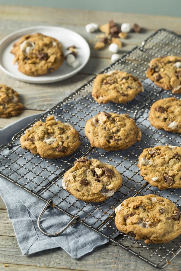 Biscoitos Caseiros de S'mores Pegajosos fotografia de stock