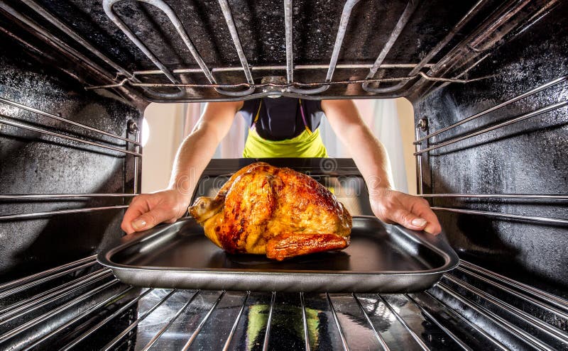 https://thumbs.dreamstime.com/b/cooking-chicken-oven-home-housewife-prepares-roast-view-inside-42216460.jpg