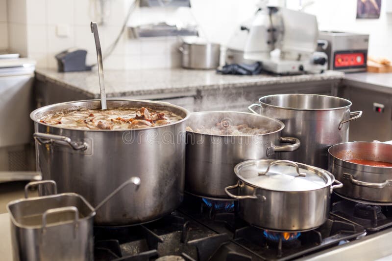 https://thumbs.dreamstime.com/b/cooking-commercial-kitchen-large-stainless-steel-pots-filled-stew-vegetables-central-gas-hob-39089451.jpg