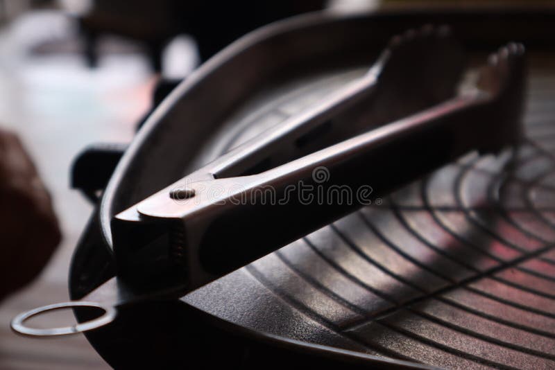 https://thumbs.dreamstime.com/b/cooking-kitchen-utensils-thongs-iron-grill-pan-blurred-background-cooking-kitchen-utensils-thongs-iron-244586093.jpg