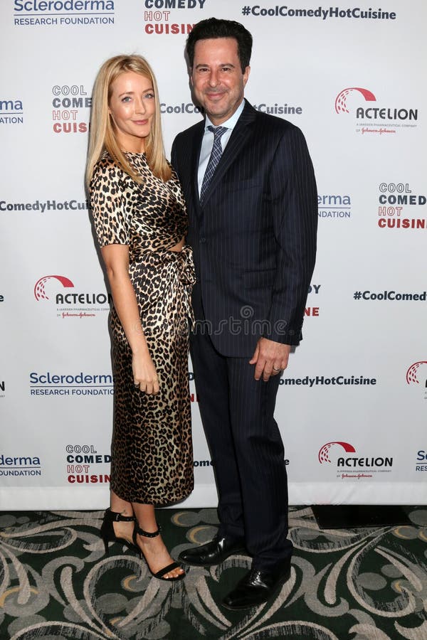 LOS ANGELES - APR 25:  Jennifer Finnigan, Jonathan Silverman at the Cool Comedy, Hot Cuisine 2019 at the Beverly Wilshire Hotel on April 25, 2019 in Beverly Hills, CA