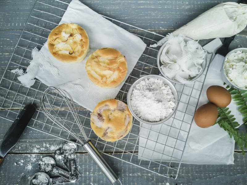 Cooling Rack with Delicious Cupcakes on Wooden Background, Top View