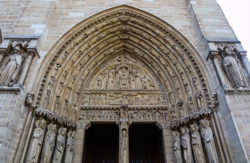 Coordonn?es sculpturales et architecturales merveilleuses de Notre Dame Cathedral ? Paris France Avant le feu 5 avril 2019 images libres de droits Coordonn?es sculpturales et architecturales merveilleuses de Notre Dame Cathedral ? Paris France Avant le feu 5 avril 2019 images libres de droits