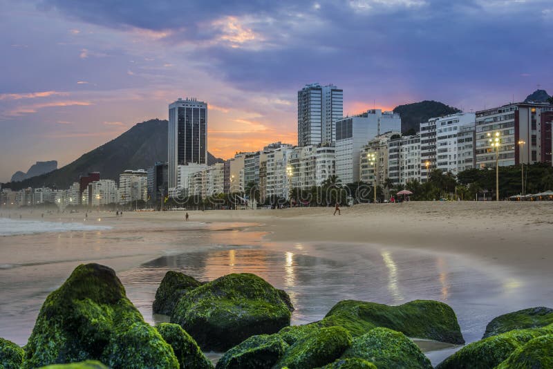 Copacabana Beach no pôr do sol, Rio de Janeiro, Brasil, Praia Copacabana, paisagem Cityscape