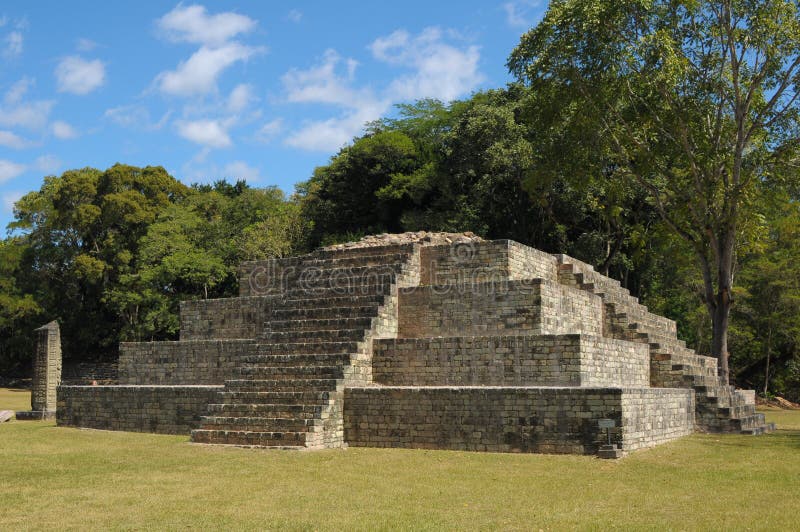 Copan - mayan pyramide stock image. Image of destroyed - 7353101