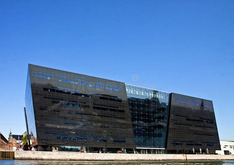 Copenhaga, Dinamarca: a forma futurista do Diamante Negro fotografia de stock royalty free