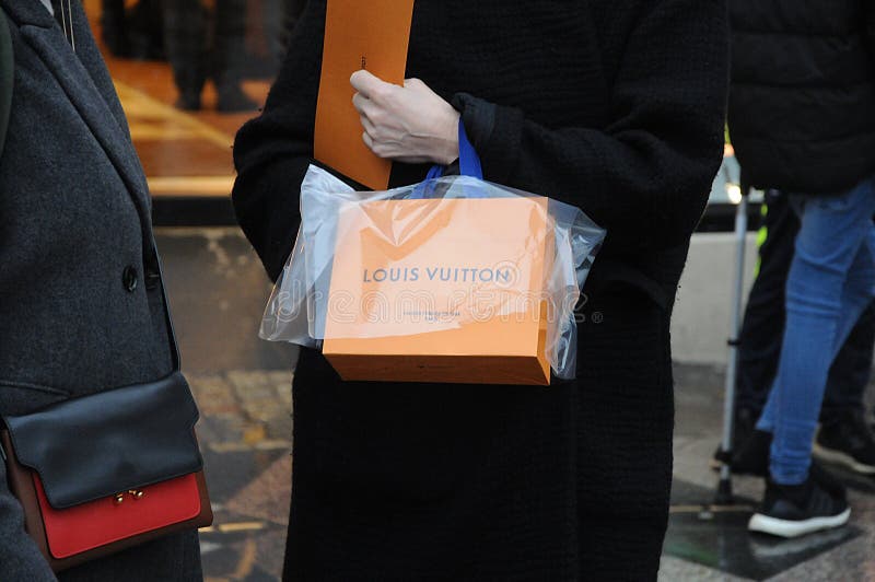 A Louis Vuitton store in China allegedly sold a fake handbag to a customer  - Luxurylaunches