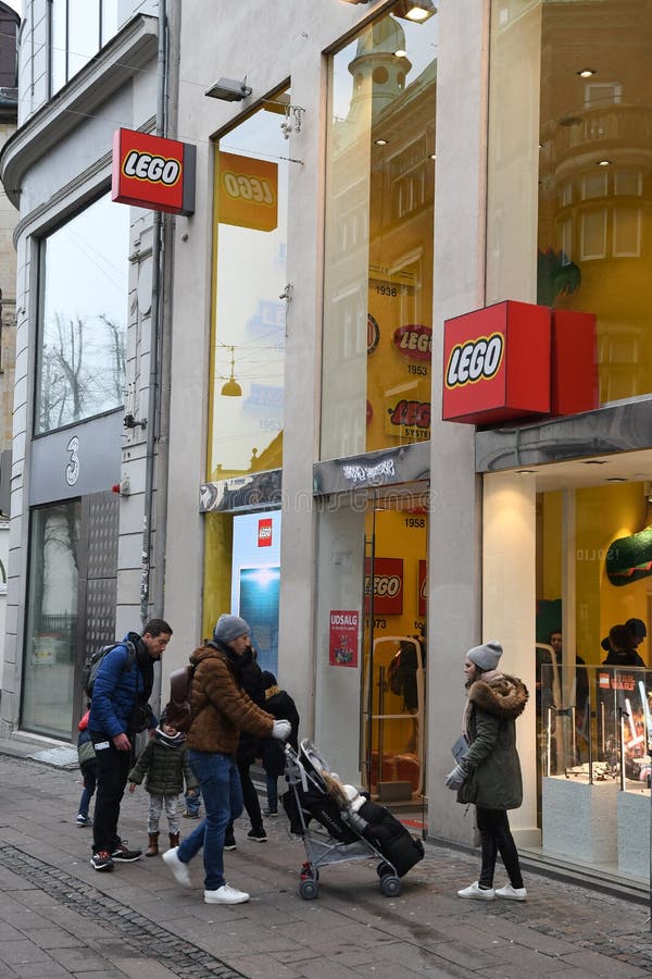 LEGO SHOPPERS in LEGO STORE in COPENHAGEN DENMARK Editorial Stock Image - Image stys, lego: