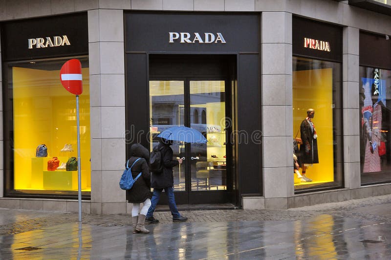 TOURISTS or CONSUMER PASS by PRADA STORE Editorial Stock Image - Image of  ayen, busines: 170640964