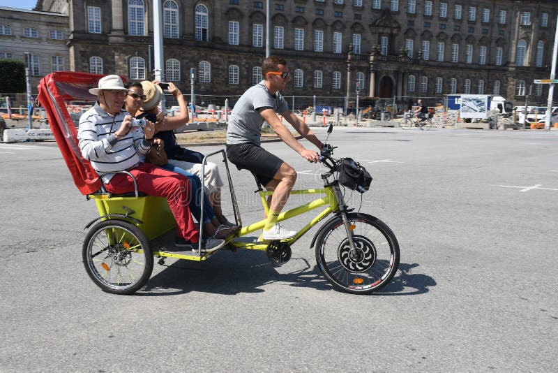 Bike taxi editorial photo. Image of benhavn, finanse - 121667486