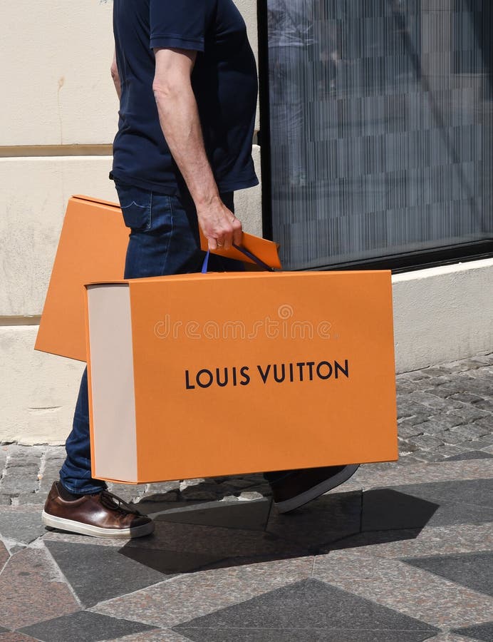 SHOPPERS with LOUIS VUITTON SHOPPING BAGS Editorial Stock Image